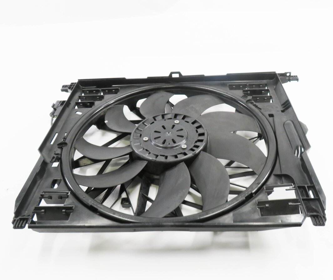 Thumbnail 2: 2010-2018 BMW 550i 550iGT 650i 750i B7 (F01 F06 F10) 850w RADIATOR COOLING FAN