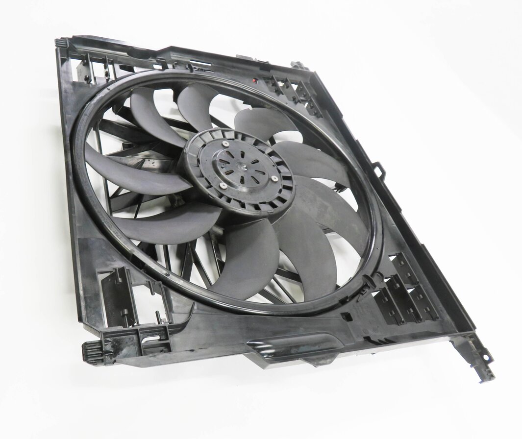 Thumbnail 3: 2010-2018 BMW 550i 550iGT 650i 750i B7 (F01 F06 F10) 850w RADIATOR COOLING FAN