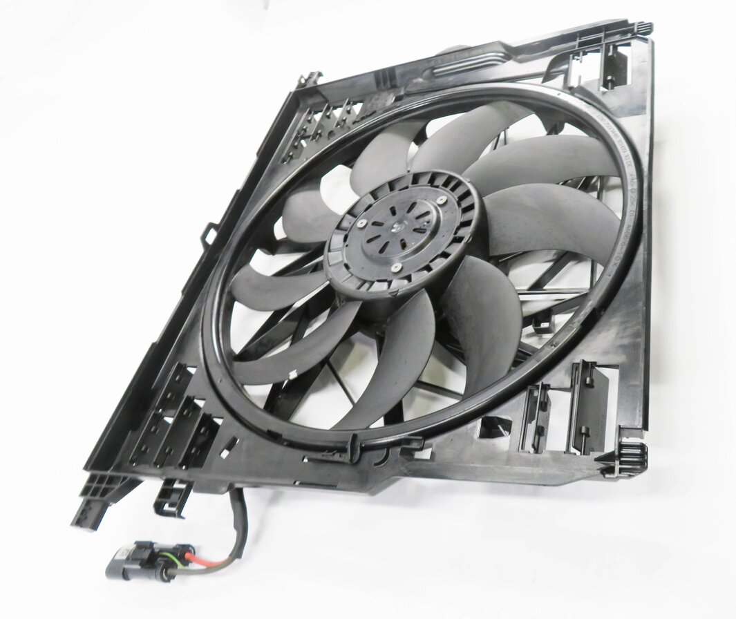Thumbnail 4: 2010-2018 BMW 550i 550iGT 650i 750i B7 (F01 F06 F10) 850w RADIATOR COOLING FAN