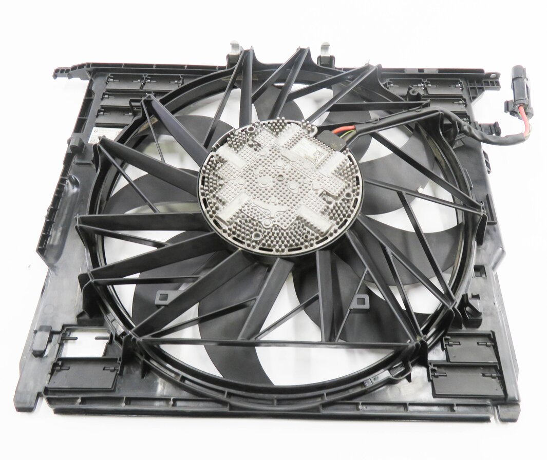 Thumbnail 5: 2010-2018 BMW 550i 550iGT 650i 750i B7 (F01 F06 F10) 850w RADIATOR COOLING FAN