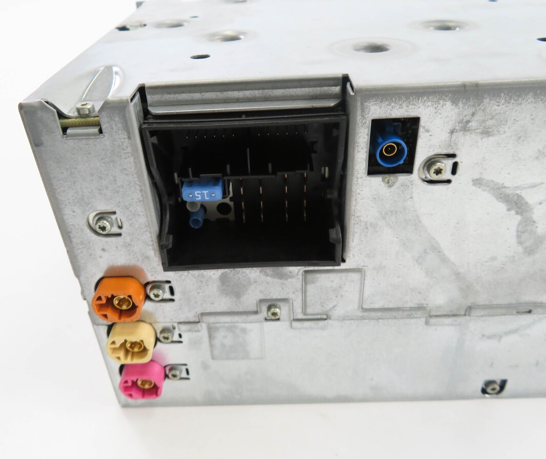 Thumbnail 7: 2009-2010 BMW 750i (F01) AM/FM RADIO STEREO RECEIVER CD PLAYER (2-DIN)