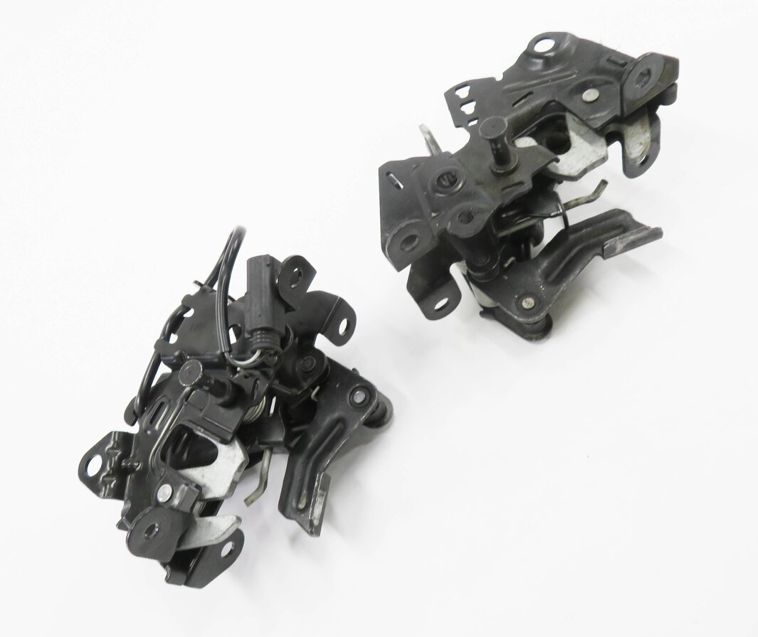 2009 BMW 750i (F01) FRONT LEFT & RIGHT LOWER HOOD LOCK LATCH SET-2