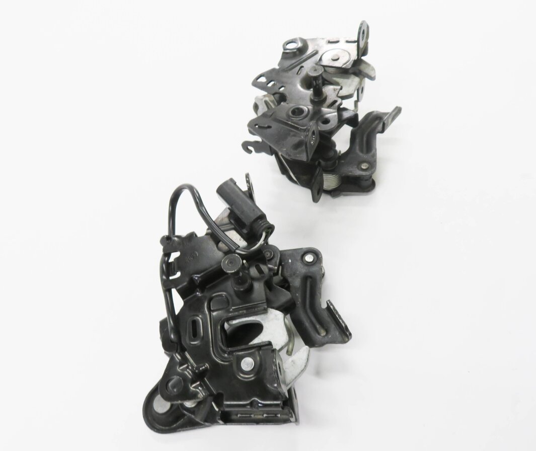Thumbnail 3: 2009 BMW 750i (F01) FRONT LEFT & RIGHT LOWER HOOD LOCK LATCH SET-2