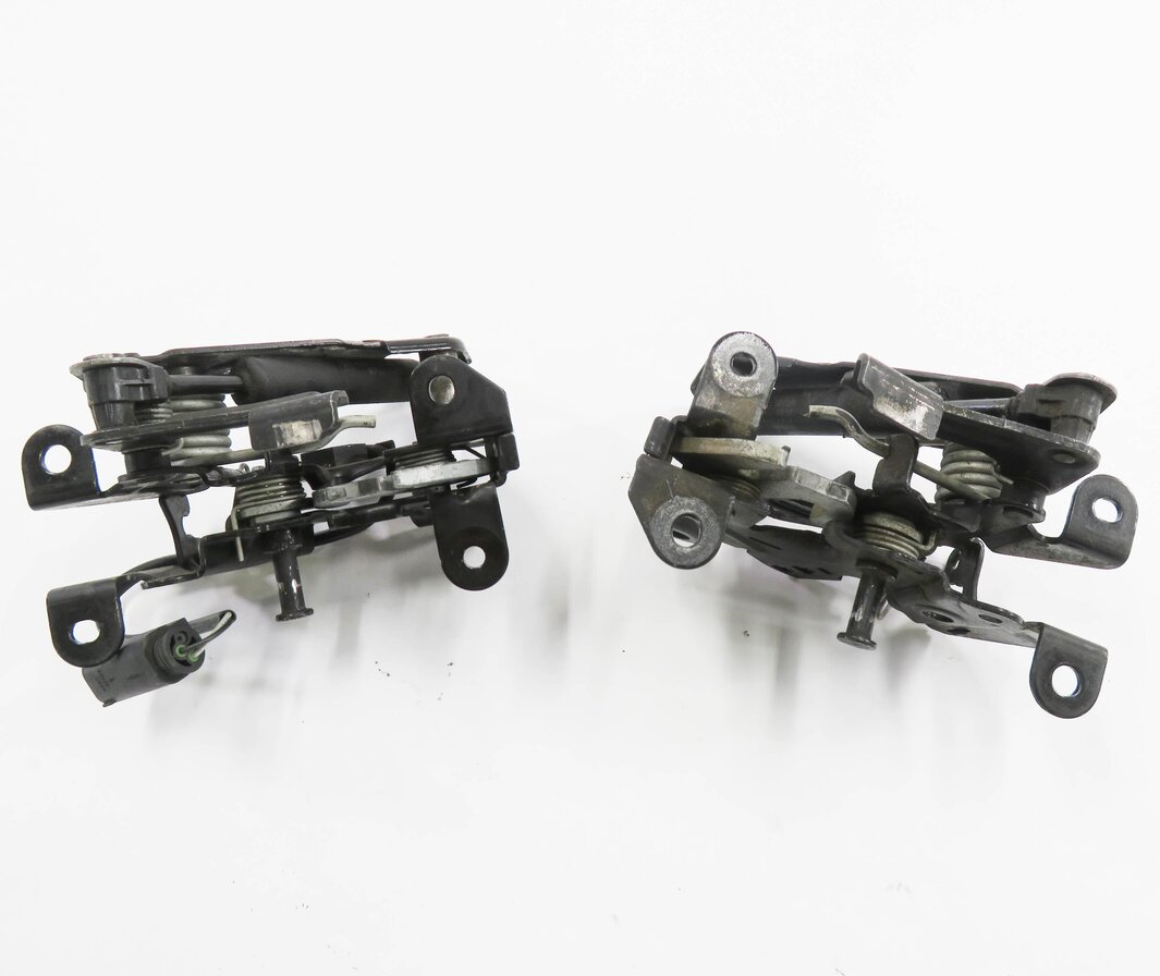 Thumbnail 6: 2009 BMW 750i (F01) FRONT LEFT & RIGHT LOWER HOOD LOCK LATCH SET-2