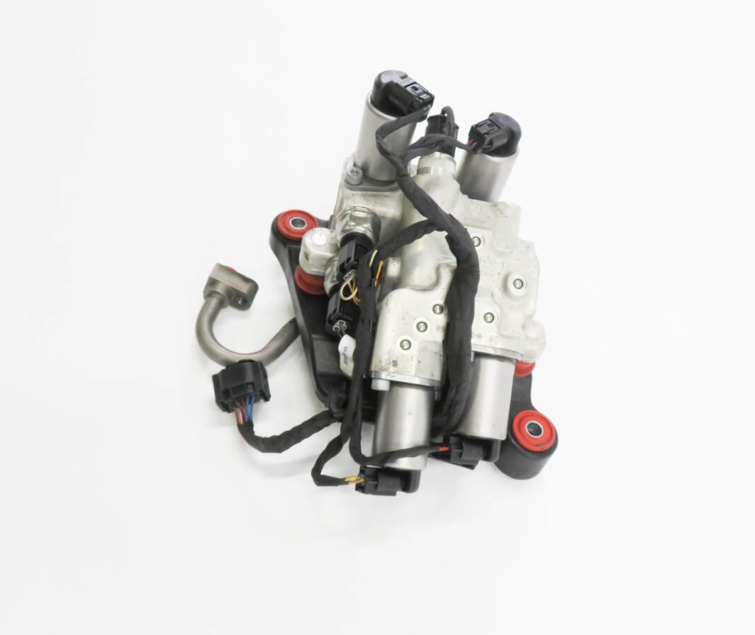 Thumbnail 3: 2009 BMW 750i (F01) 4.4L TWIN TURBO ENGINE - DYNAMIC DRIVE HYDRAULIC VALVE BLOCK
