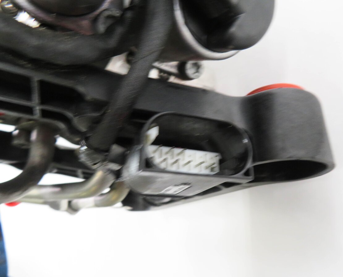 Thumbnail 7: 2009 BMW 750i (F01) 4.4L TWIN TURBO ENGINE - DYNAMIC DRIVE HYDRAULIC VALVE BLOCK