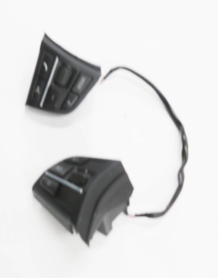 Thumbnail 4: 2009 BMW 750i (F01) STEERING SWTICH BUTTON SET-2