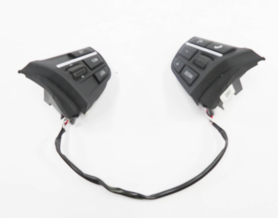 Thumbnail 5: 2009 BMW 750i (F01) STEERING SWTICH BUTTON SET-2