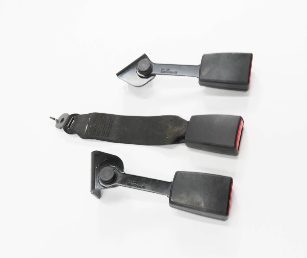 Thumbnail 3: 2009 BMW 750i (F01) REAR SEAT SEATBELT BUCKLE RECEIVER SET-3 (BLACK)