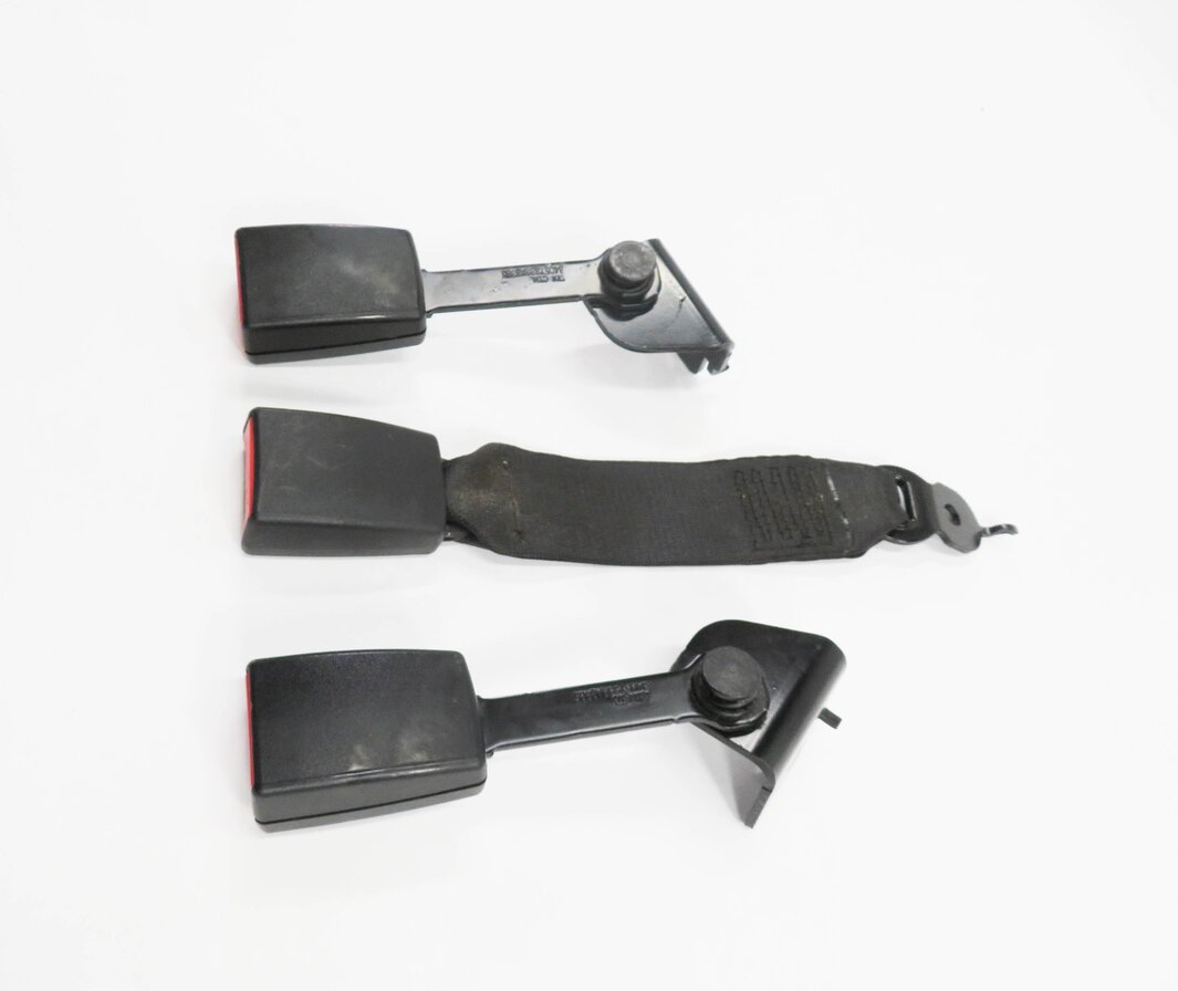 Thumbnail 4: 2009 BMW 750i (F01) REAR SEAT SEATBELT BUCKLE RECEIVER SET-3 (BLACK)