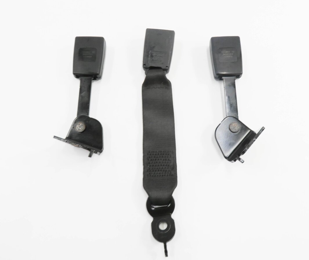 Thumbnail 5: 2009 BMW 750i (F01) REAR SEAT SEATBELT BUCKLE RECEIVER SET-3 (BLACK)