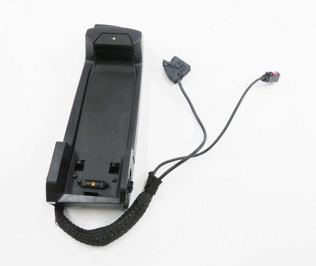 Thumbnail 2: 2009 BMW 750i (F01) FRONT CENTER CONSOLE CELL PHONE SNAP IN CRADLE HOLDER