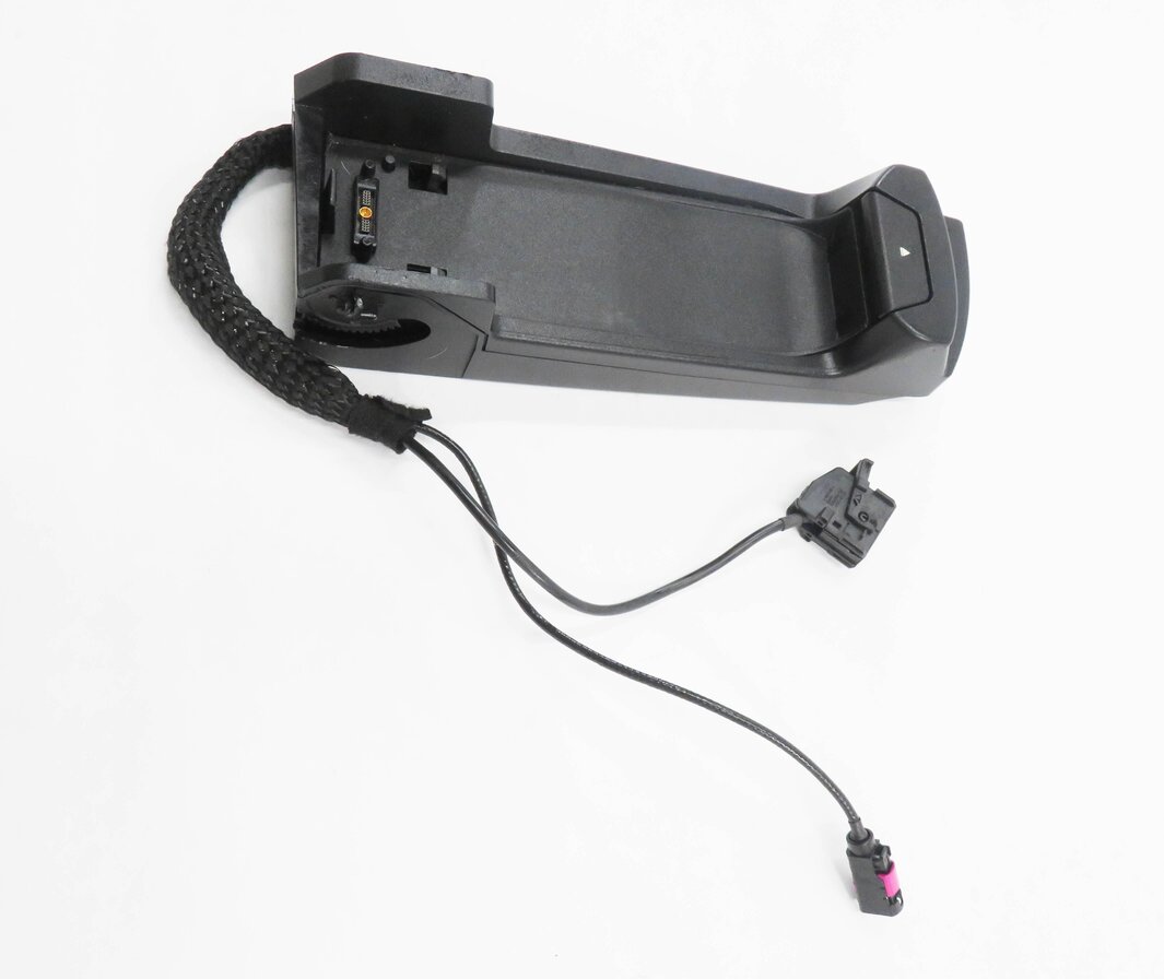 Thumbnail 4: 2009 BMW 750i (F01) FRONT CENTER CONSOLE CELL PHONE SNAP IN CRADLE HOLDER