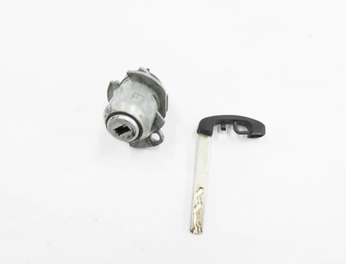 Thumbnail 2: 2014 BMW 535D (F10) LEFT FRONT DRIVER DOOR HANDLE LOCK CYLINDER w/ KEY