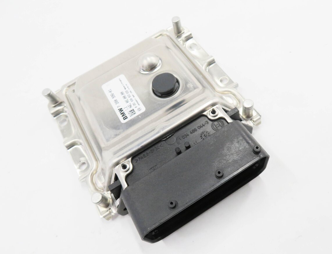 14-17 BMW 328D 535D X3 X5 (F25 F30) DIIESEL EMISSIONS PUMP DEF CONTROL MODULE