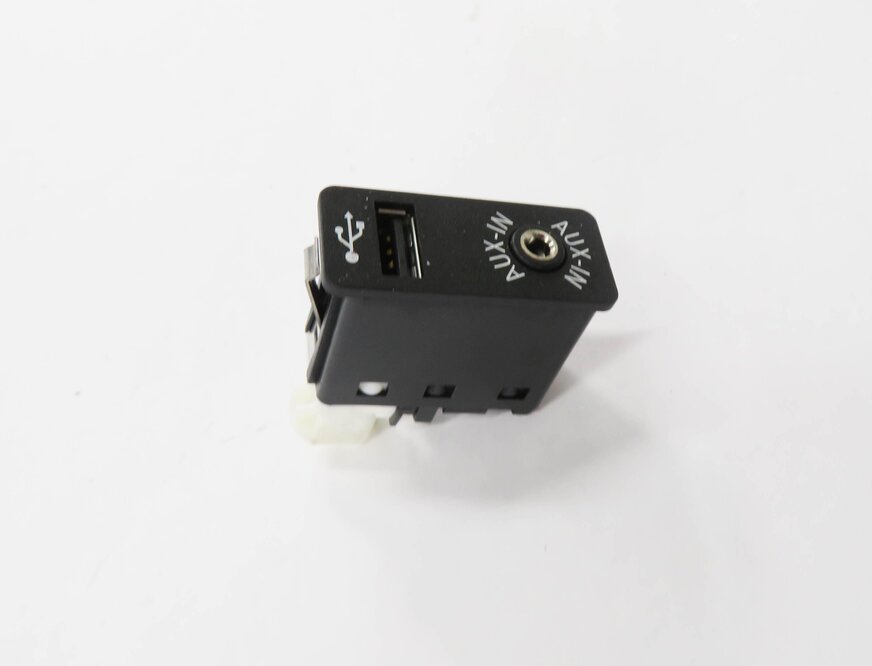 Thumbnail 3: 2014 BMW 535D (F10) RADIO STEREO AUX AUXILIARY AUDIO IN INPUT JACK w/ USB
