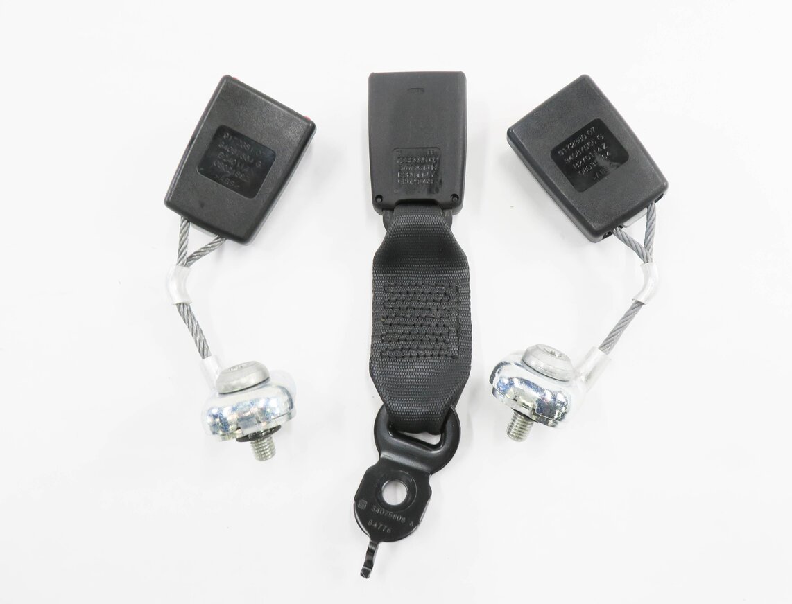Thumbnail 5: 2014 BMW 535D (F10) REAR SEAT SEATBELT BUCKLE RECEIVER SET-3 (BLACK)