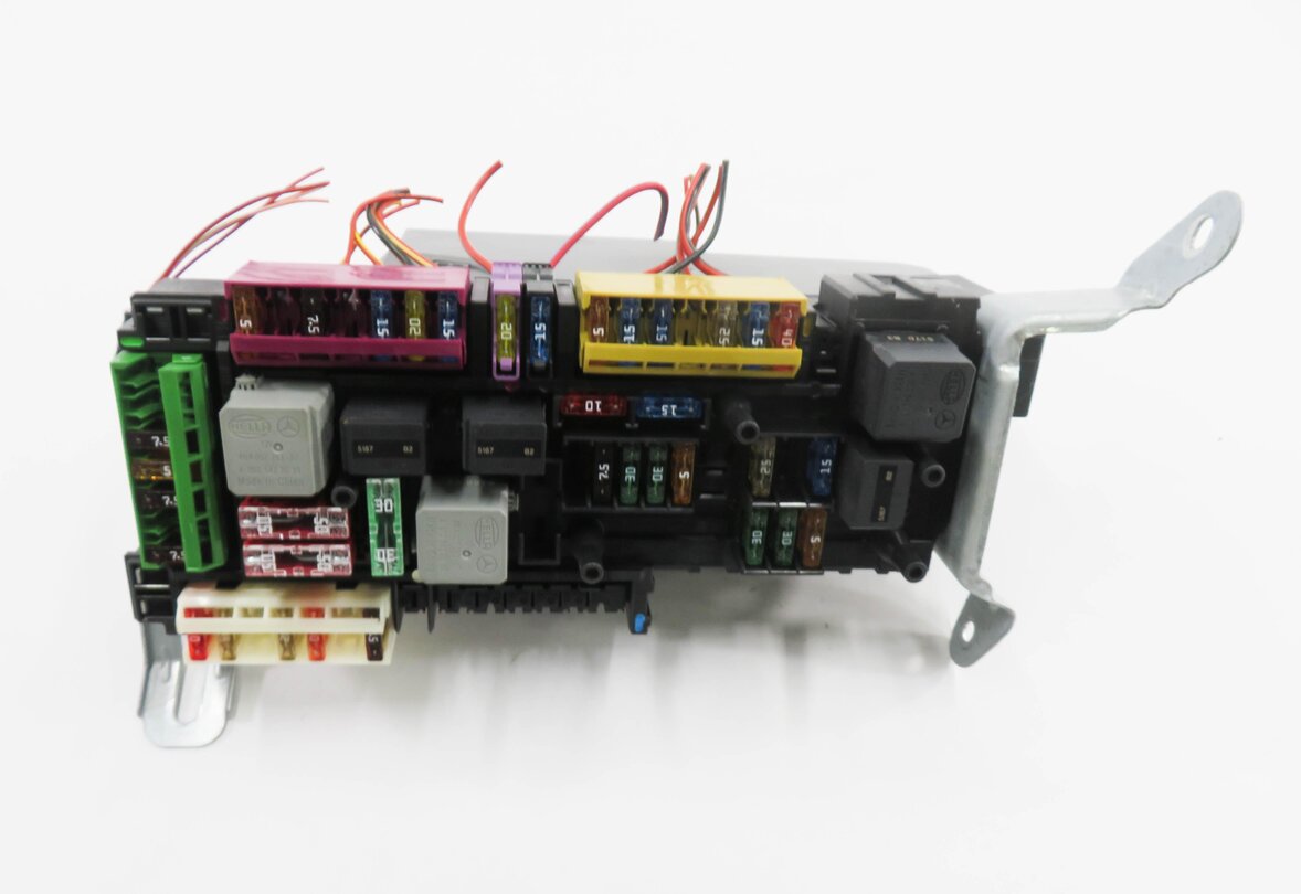 Thumbnail 2: 2016 MERCEDES E350 (W212) WAGON - REAR SIGNAL ACQUISTION CONTROL MODULE SAM