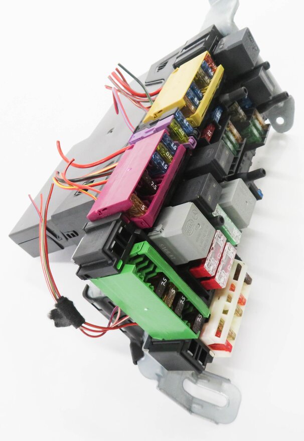 Thumbnail 3: 2016 MERCEDES E350 (W212) WAGON - REAR SIGNAL ACQUISTION CONTROL MODULE SAM