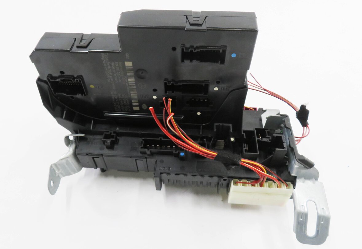 Thumbnail 5: 2016 MERCEDES E350 (W212) WAGON - REAR SIGNAL ACQUISTION CONTROL MODULE SAM
