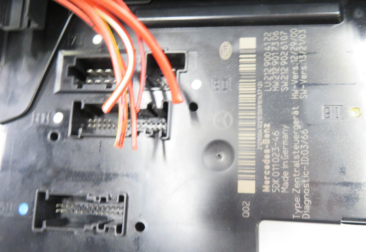 Thumbnail 7: 2016 MERCEDES E350 (W212) WAGON - REAR SIGNAL ACQUISTION CONTROL MODULE SAM
