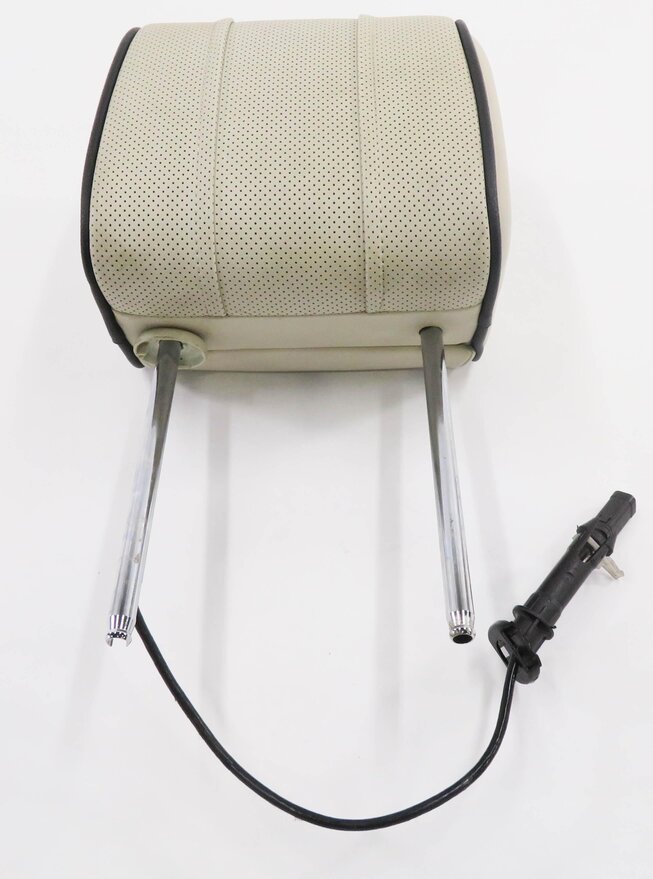 Thumbnail 3: 2007 RANGE ROVER (L322) RIGHT FRONT PASSENGER HEADREST w/ TV SCREEN (IVORY)