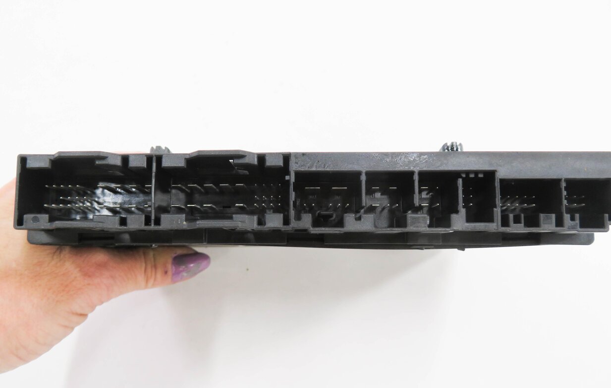 Thumbnail 6: 2012 BMW 750i (F01) LEFT REAR SEAT CONTROL MODULE