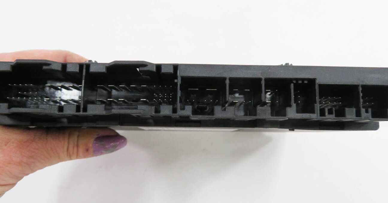 Thumbnail 6: 2012 BMW 750i (F01) RIGHT REAR SEAT CONTROL MODULE