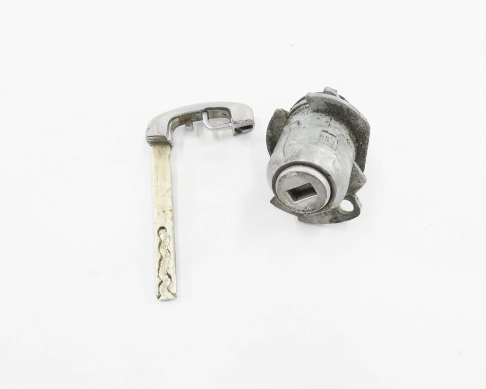 Thumbnail 2: 2012 BMW 750i (F01) LEFT FRONT DRIVER DOOR HANDLE LOCK CYLDINER w/ KEY