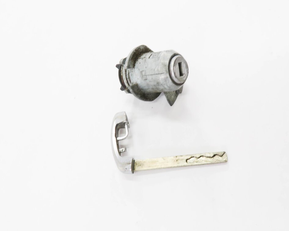 Thumbnail 3: 2012 BMW 750i (F01) LEFT FRONT DRIVER DOOR HANDLE LOCK CYLDINER w/ KEY