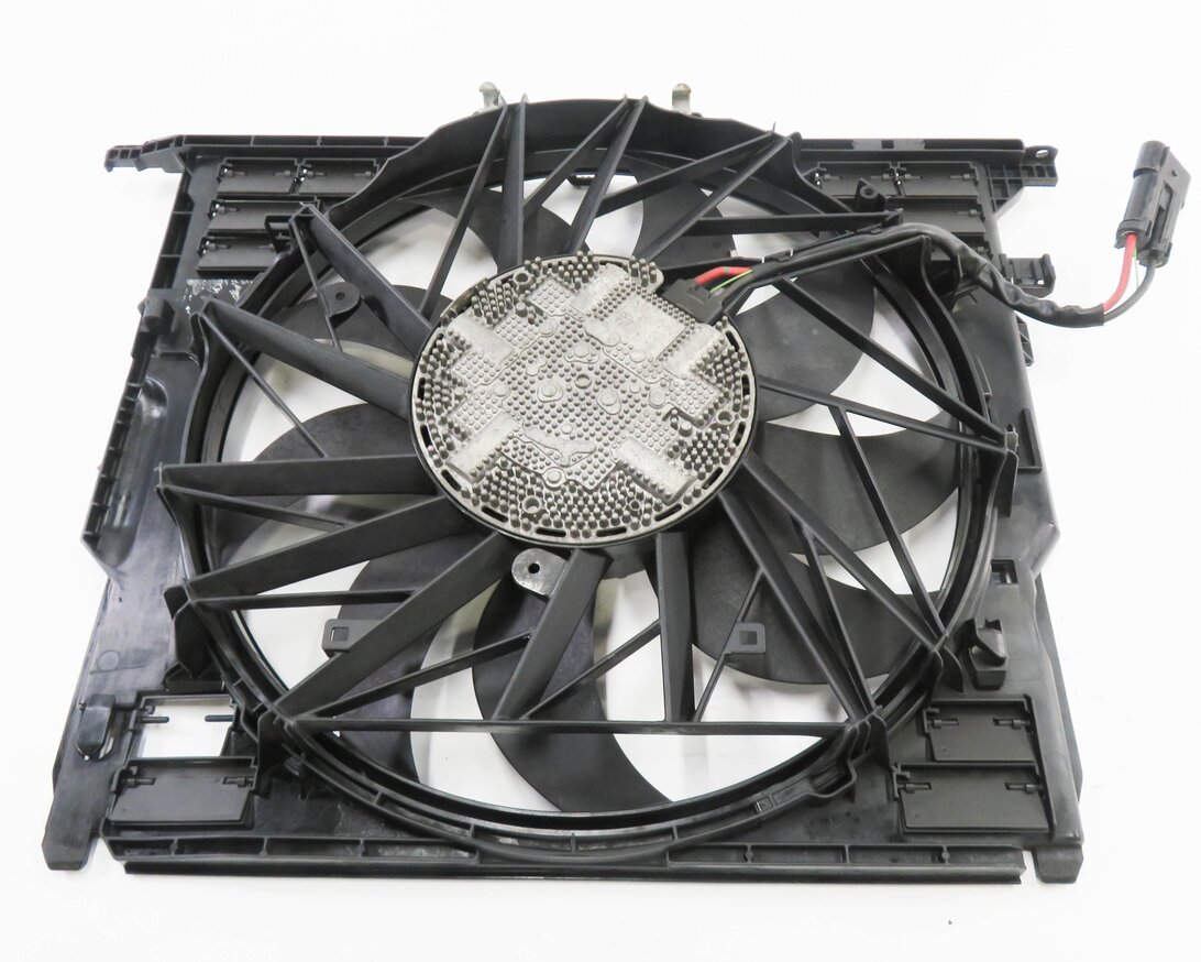 Thumbnail 6: 2010-2018 BMW 550i 550iGT 650i 750i B7 (F01 F06 F10) 850w RADIATOR COOLING FAN