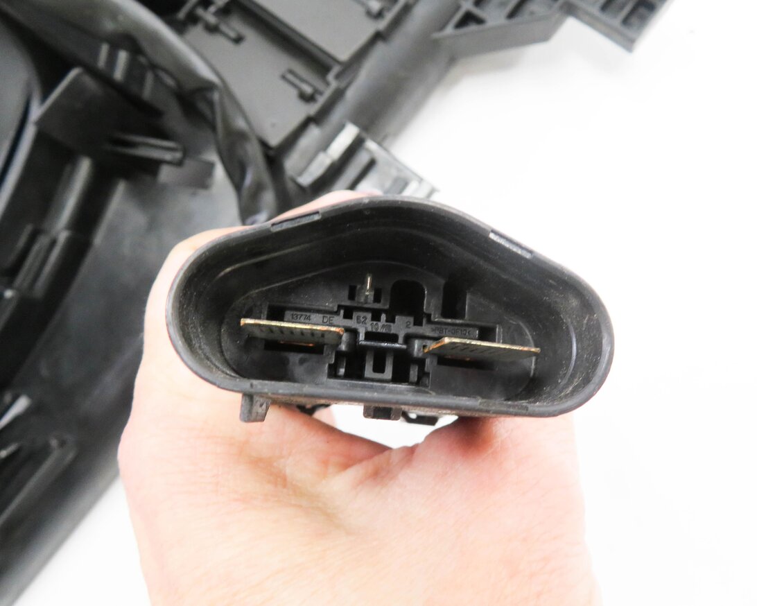 Thumbnail 7: 2010-2018 BMW 550i 550iGT 650i 750i B7 (F01 F06 F10) 850w RADIATOR COOLING FAN