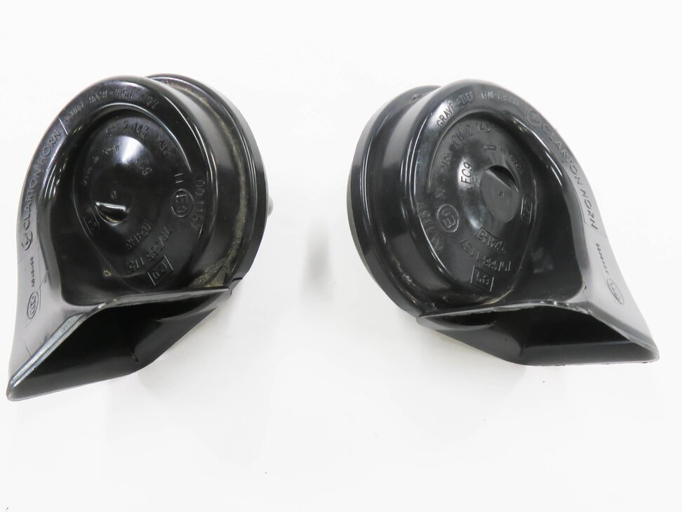 Thumbnail 2: 2011-2012 BMW 740i 750i 760i (F01 F02) HIGH & LOW TONE HORN SET-2