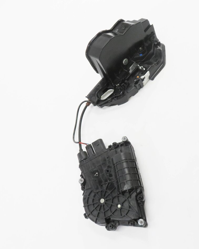 Thumbnail 3: 2011-2015 BMW 740i 750i 760i (F01) LEFT SIDE REAR DOOR LOCK LATCH (SOFT CLOSE)