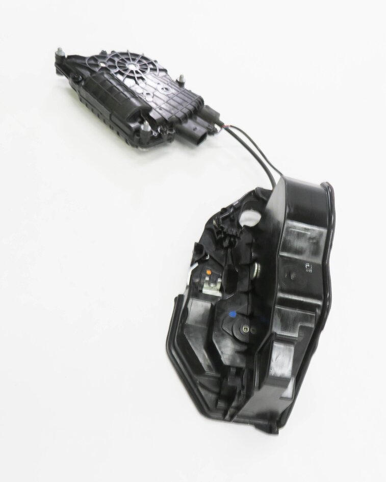 Thumbnail 4: 2011-2015 BMW 740i 750i 760i (F01) LEFT SIDE REAR DOOR LOCK LATCH (SOFT CLOSE)