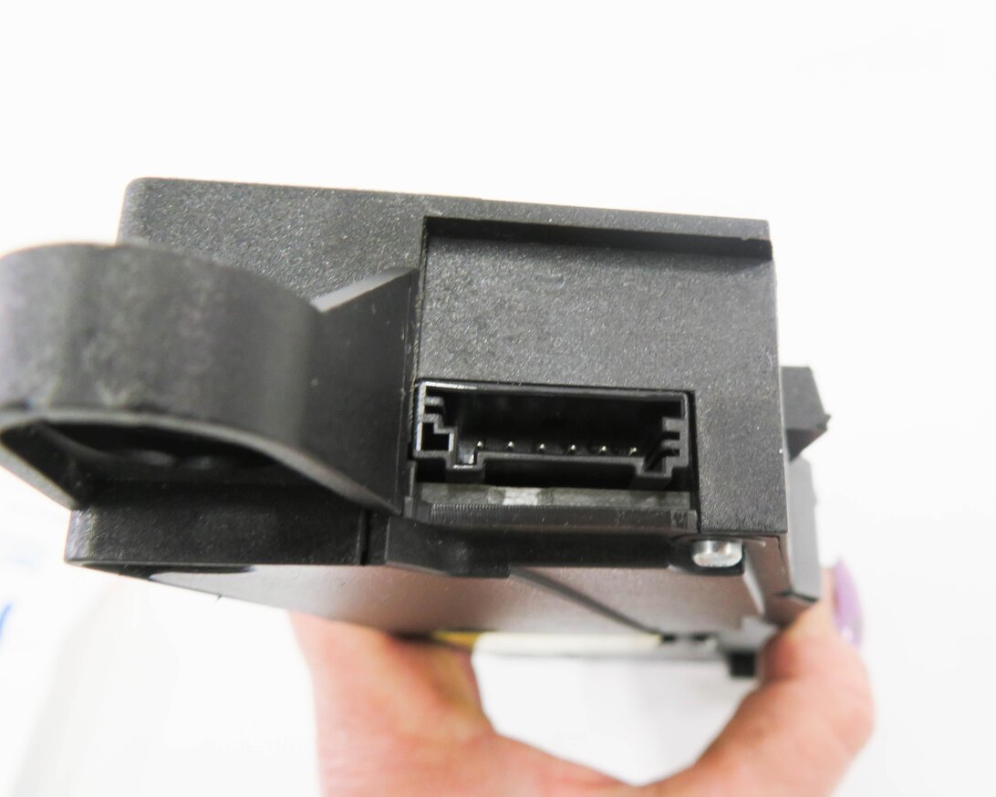 Thumbnail 6: 2012 BMW 750i (F01) LEFT FRONT DRIVER SEAT ADJUSTMENT SWITCH BUTTON