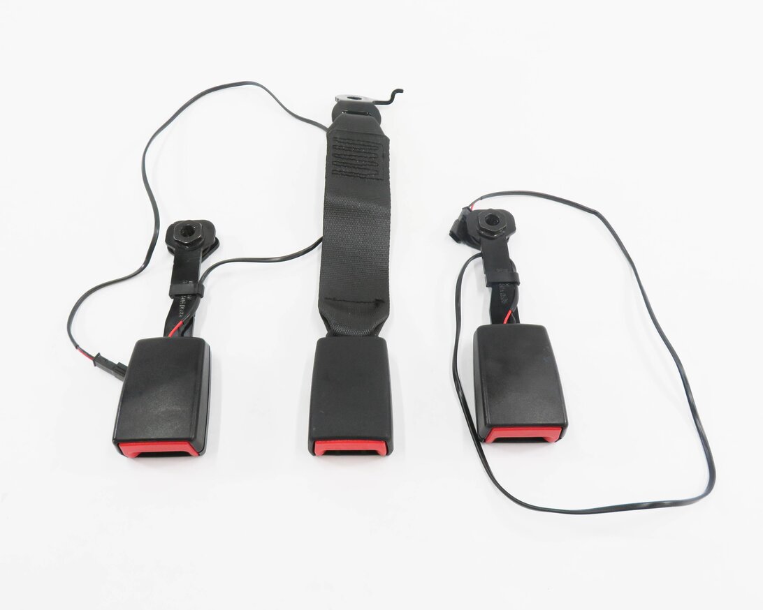 Thumbnail 2: 2012 BMW 750i (F01) REAR SEAT SEATBELT BUCKLE RECEIVER SET-3 (BLACK)