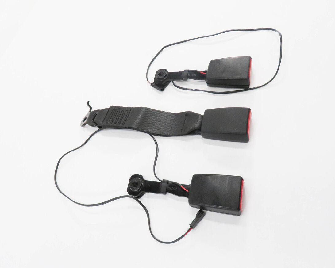 Thumbnail 3: 2012 BMW 750i (F01) REAR SEAT SEATBELT BUCKLE RECEIVER SET-3 (BLACK)