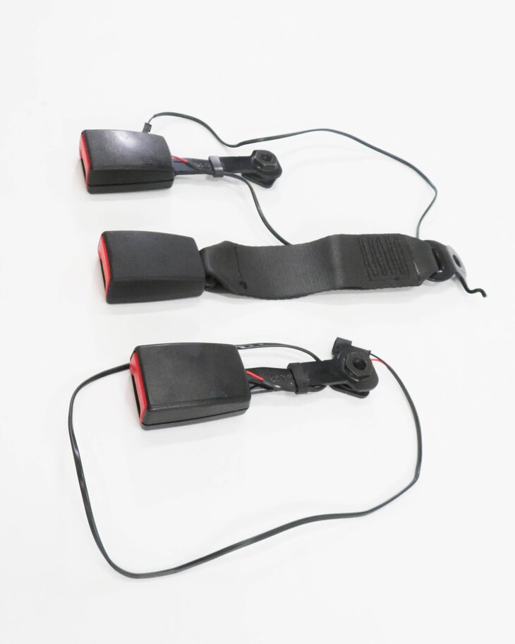 Thumbnail 4: 2012 BMW 750i (F01) REAR SEAT SEATBELT BUCKLE RECEIVER SET-3 (BLACK)