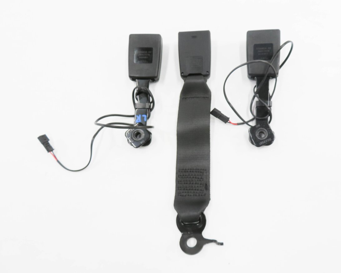Thumbnail 5: 2012 BMW 750i (F01) REAR SEAT SEATBELT BUCKLE RECEIVER SET-3 (BLACK)