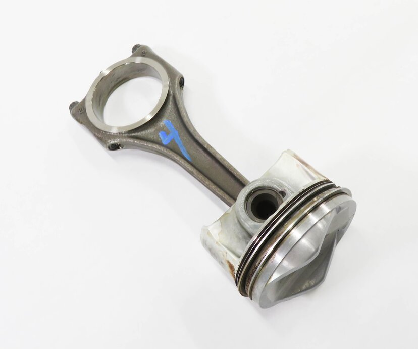 Thumbnail 1: 11-18 PORSCHE CAYENNE PANAMERA (958 970 G1) 3.0L - RIGHT ENGINE PISTON w/ ROD