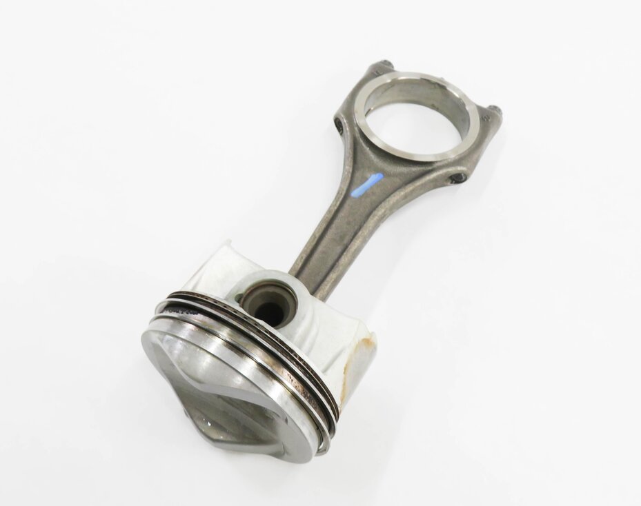 2011-2018 PORSCHE CAYENNE PANAMERA (958 970 G1) 3.0L - LEFT ENGINE PISTON w/ ROD