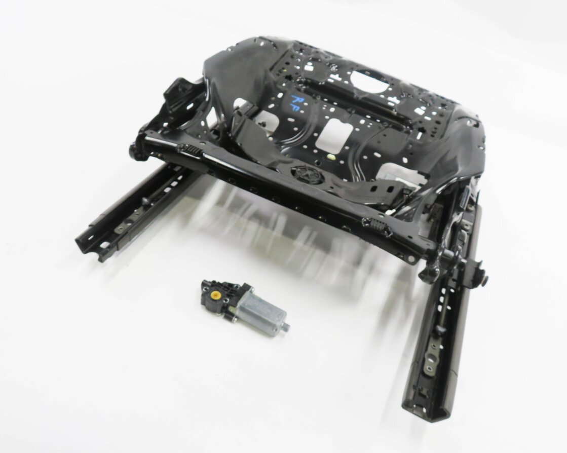 2016 PORSCHE CAYENNE (958) RIGHT FRONT PASSENGER SEAT TRACK w/ MOTORS