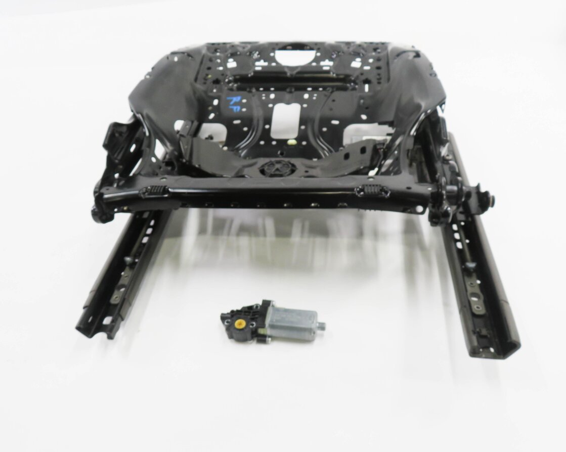 Thumbnail 2: 2016 PORSCHE CAYENNE (958) RIGHT FRONT PASSENGER SEAT TRACK w/ MOTORS
