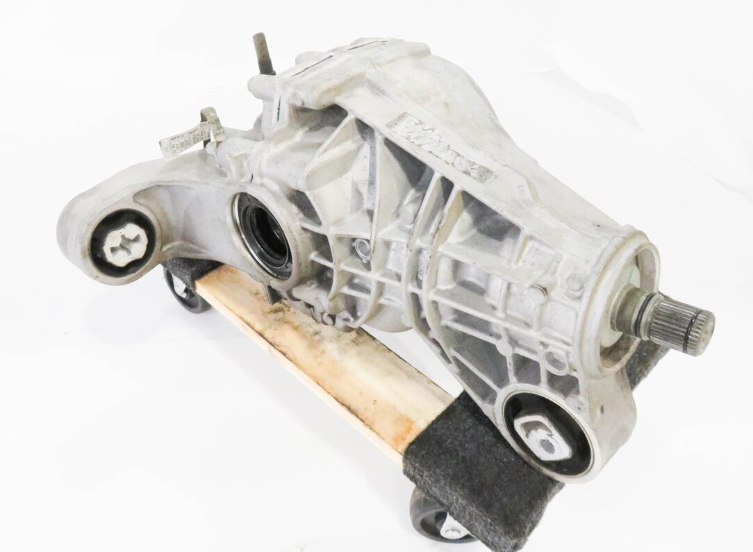 2015-2018 PORSCHE CAYENNE (958) 3.0L - REAR DIFFERENTIAL GEAR CARRIER ASSEMBLY