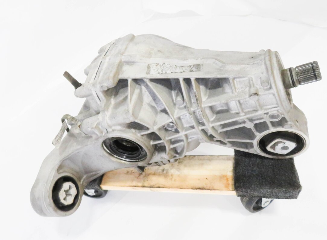 Thumbnail 2: 2015-2018 PORSCHE CAYENNE (958) 3.0L - REAR DIFFERENTIAL GEAR CARRIER ASSEMBLY