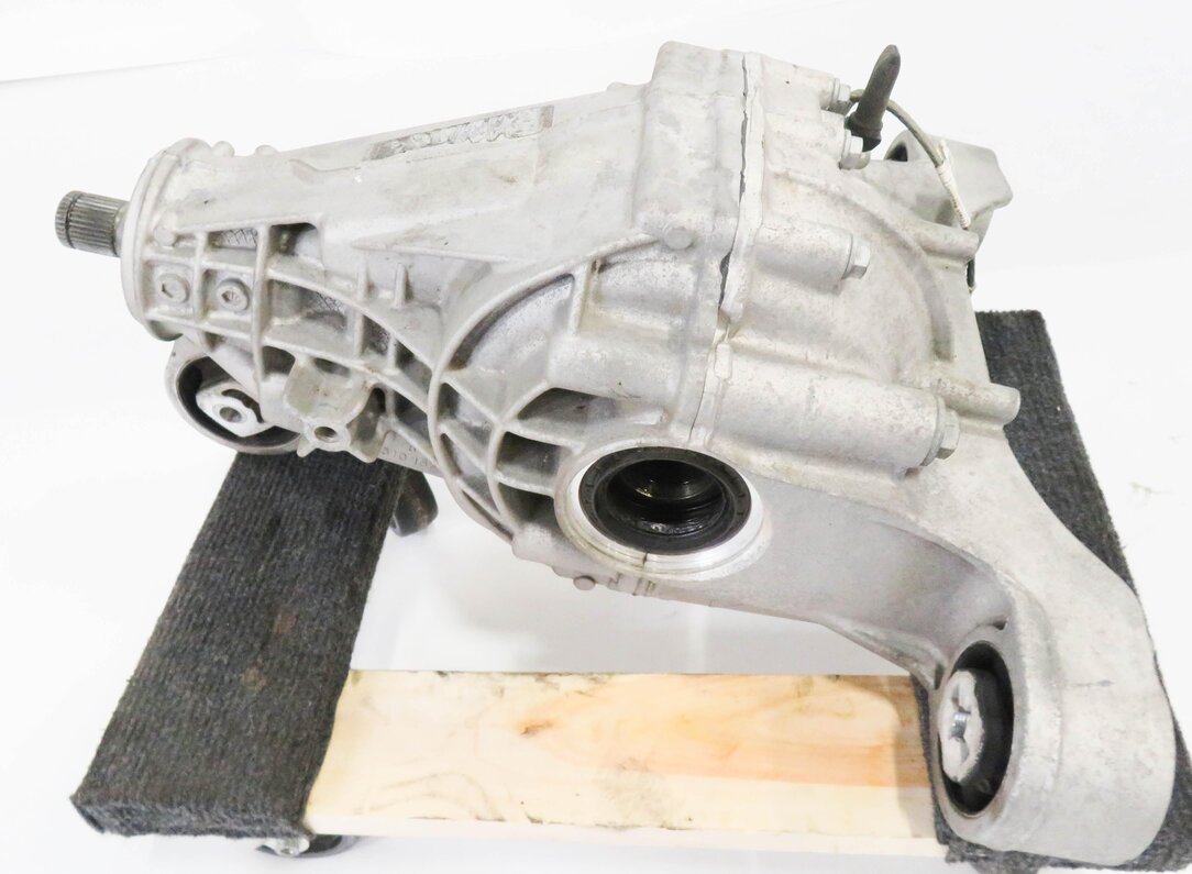 Thumbnail 4: 2015-2018 PORSCHE CAYENNE (958) 3.0L - REAR DIFFERENTIAL GEAR CARRIER ASSEMBLY