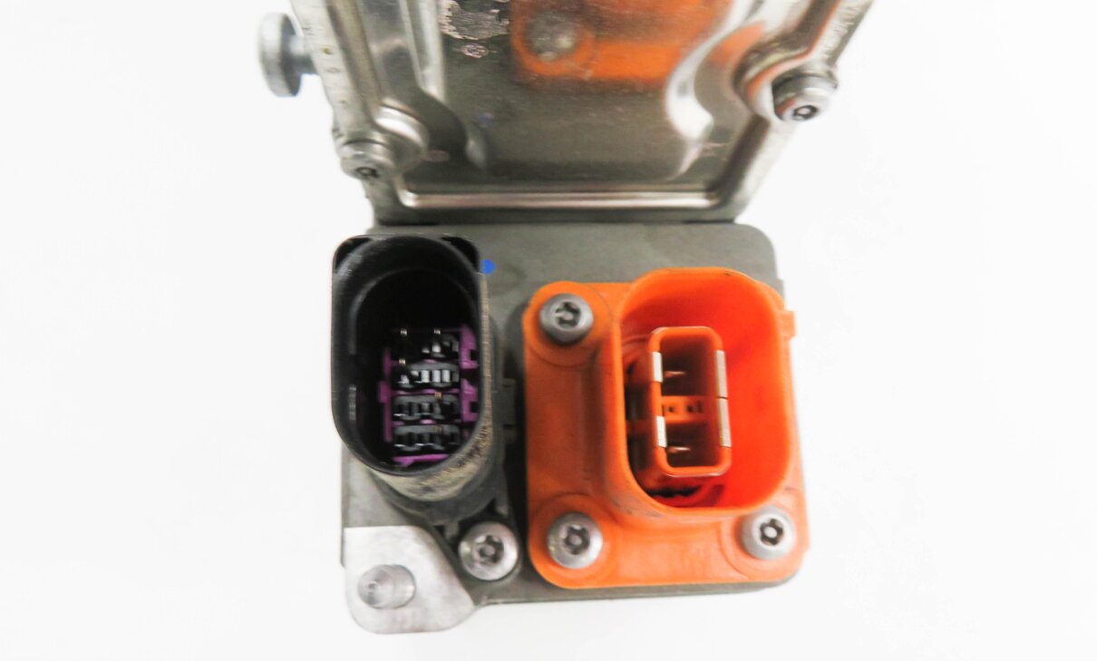 Thumbnail 7: 2016 PORSCHE CAYENNE E-HYBRID (958) 3.0L M06.EC - DRIVE MOTOR INVERTER COOLER