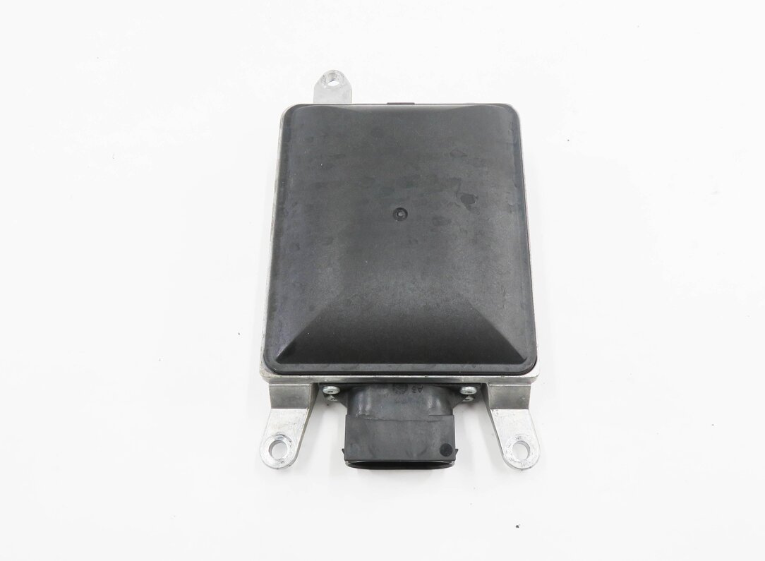 Thumbnail 2: 2011-2016 PORSCHE CAYENNE (958) RIGHT PASSENGER REAR BLIND SPOT RADAR MODULE