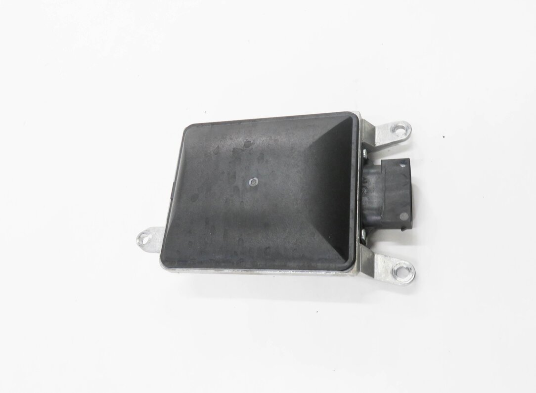 Thumbnail 3: 2011-2016 PORSCHE CAYENNE (958) RIGHT PASSENGER REAR BLIND SPOT RADAR MODULE